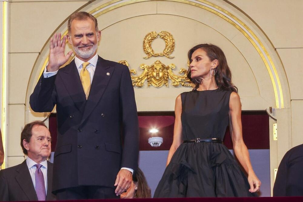 Balska haljina kraljice Leticije od Španije na otvaranju nove sezone u Kraljevskom teatru u Madridu