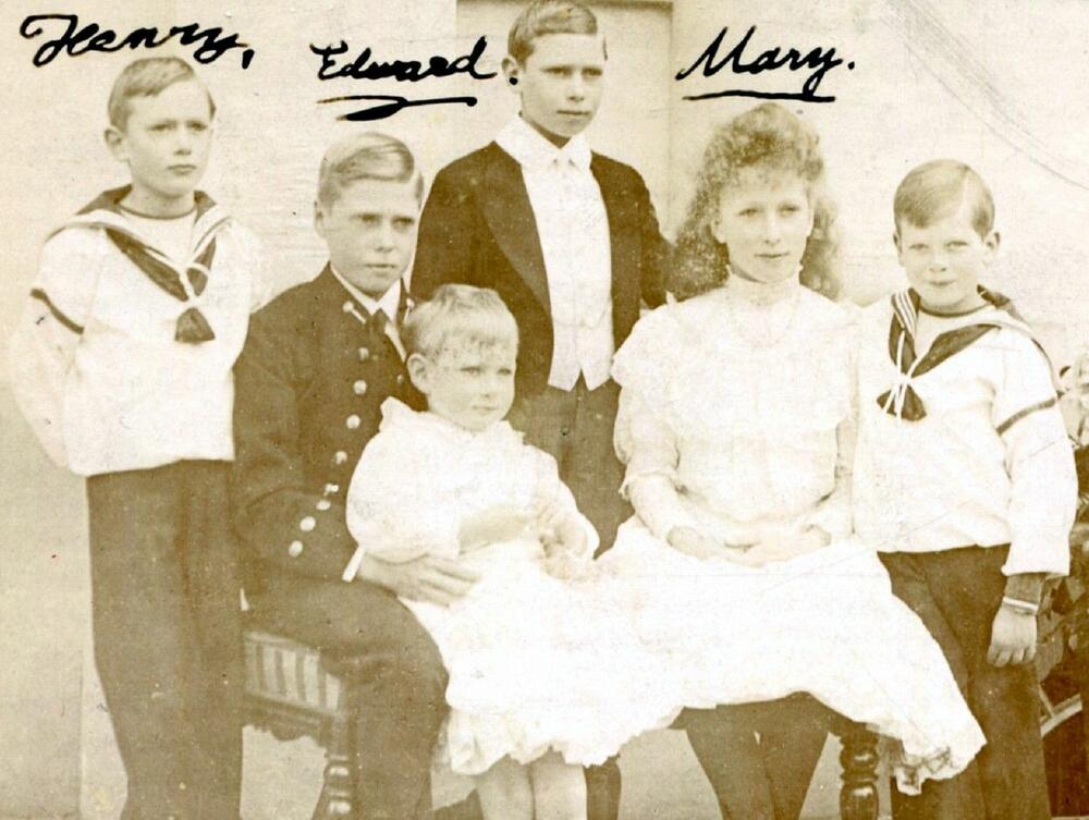 Princ Henri, princ Edvard, princ Albert, princeza Meri, princ Džordž i princ Džon (u Edvardovom krilu)