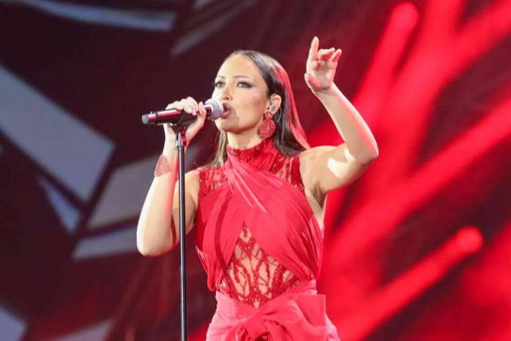 Crvena haljina Aleksandre Prijović sa koncerta u Beogradu 