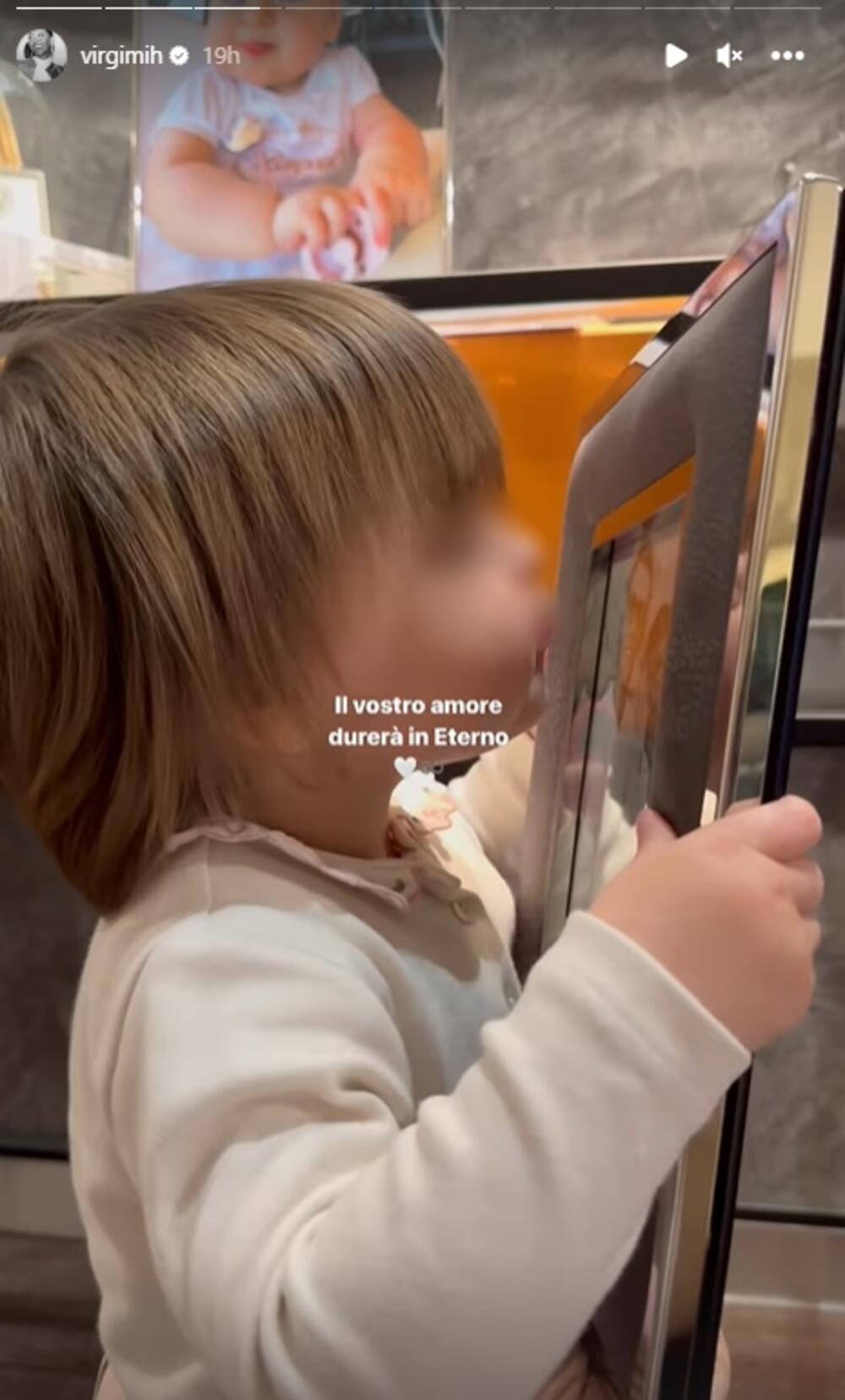 Mala Violante ljubi sliku svog deke Siniše Mihajlovića 