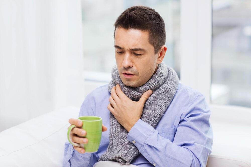 Jedan od učestalih simptoma upale pluća je kašalj 