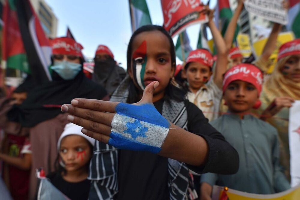 Deca na skupu podrške Palestini u pakistanskom gradu Karačiju