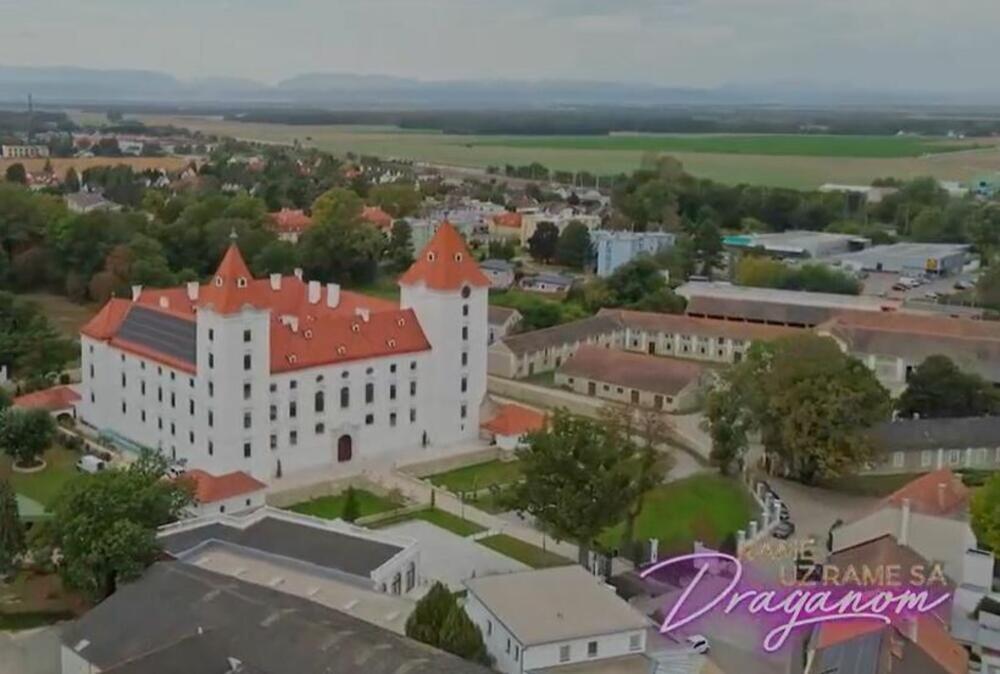 <p>Dvorac Ebenfurt danas je u vlasništvu Dragane Mirković i njene porodice, a pogledajte njegov enterijer</p>