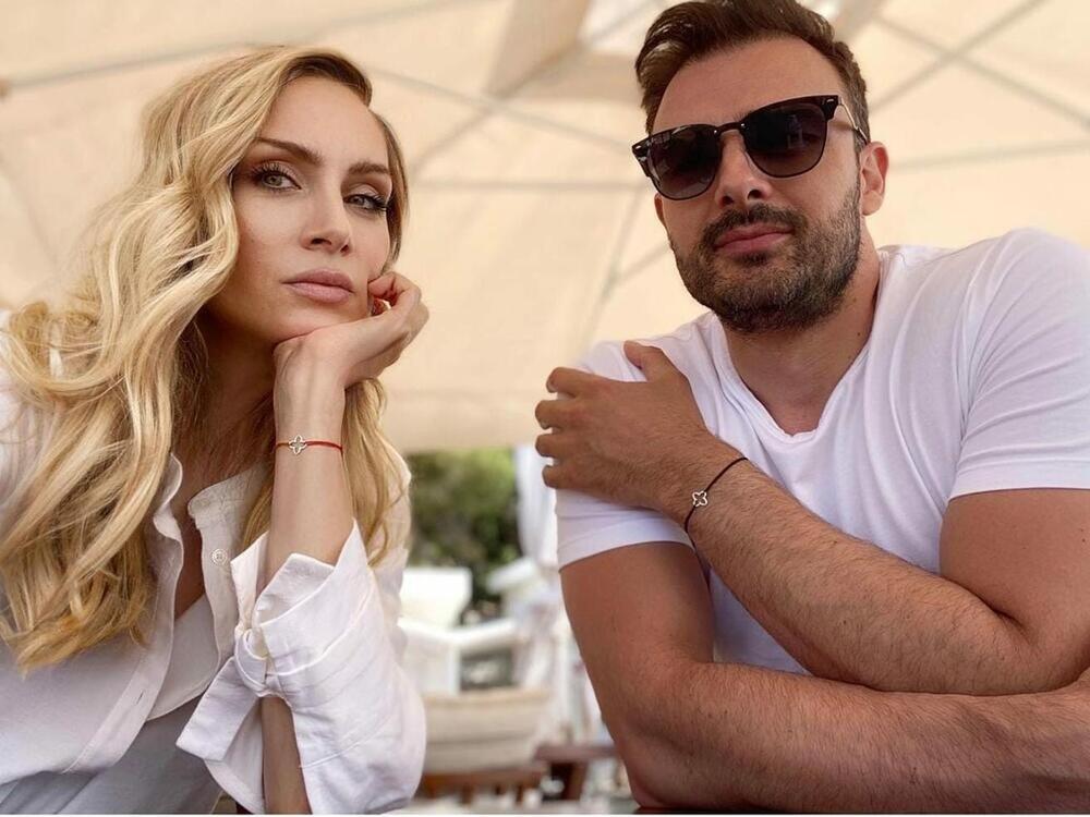 Jelena Gavrilović je sada verena za momka koji nije javna ličnost, a mnogi zaboravljaju da je pre njega bila u ljubavi sa poznatim filmadžijom 