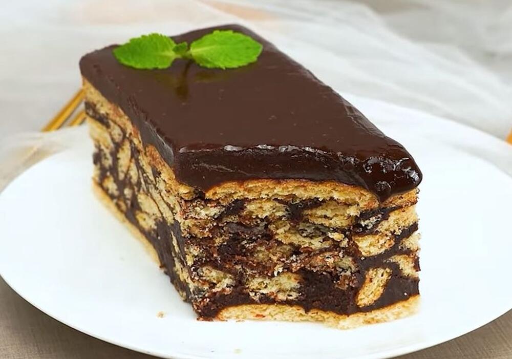 Čokoladna keks torta s prelivom