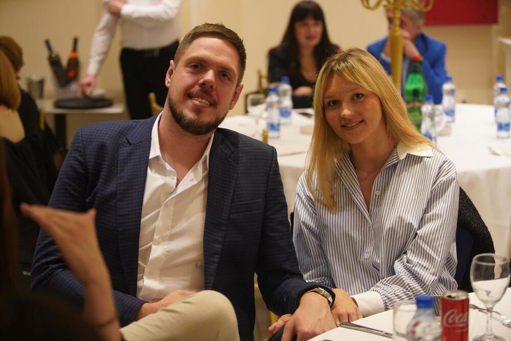 <p>Godinama su u skladnom braku, a deca su im upotpunila sreću&nbsp;</p>