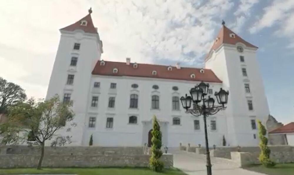 <p>Dragana Mirković otvorila je vrata svog renoviranog, ali i dalje autentičnog dvorca Ebenfurt.</p>