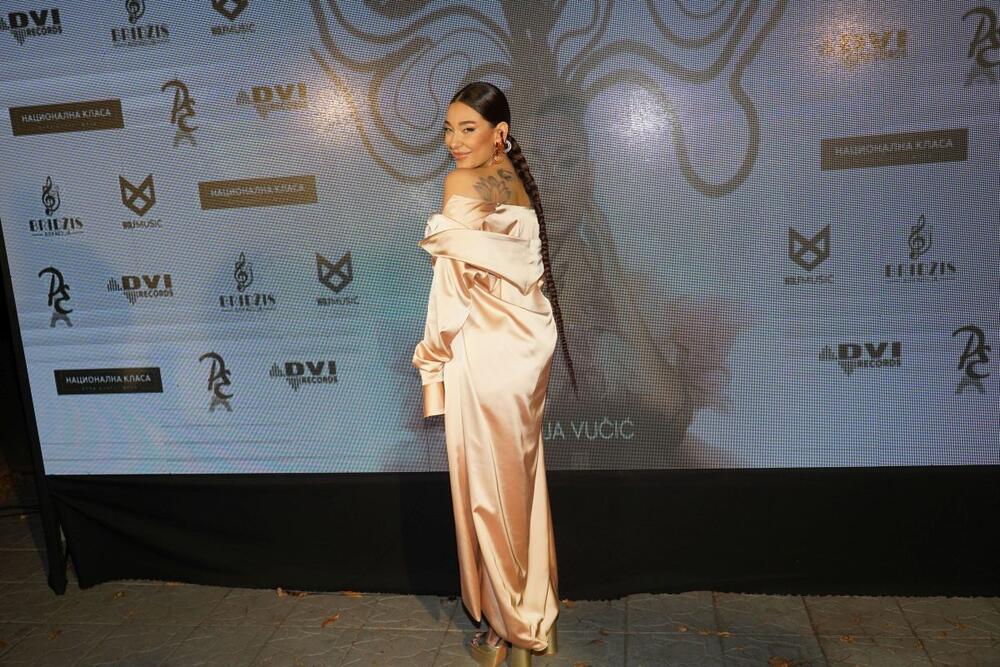 <p>Sanja Vučić u Beogradu je organizovala promociju svog prvog albuma, a birala je stil egipatske boginje</p>