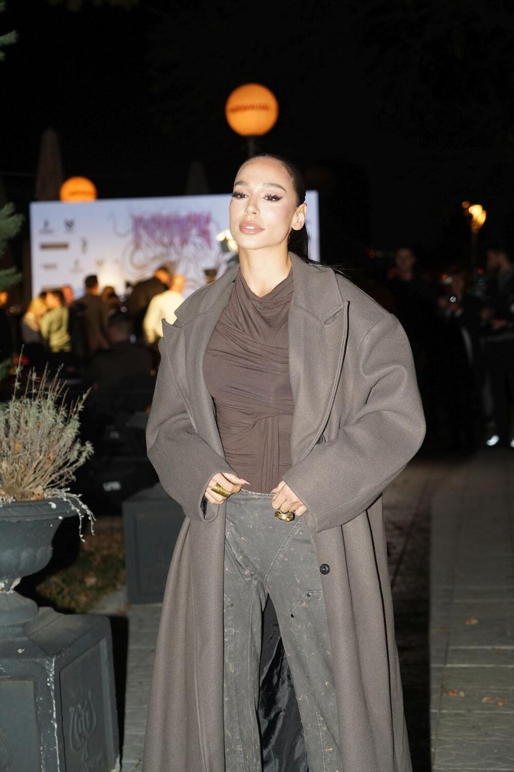 <p>Pevačica Sanja Vučić u Beogradu je organizovala promociju svog novog albuma, kojoj su prisustvovale mnoge njene koleginice.</p>