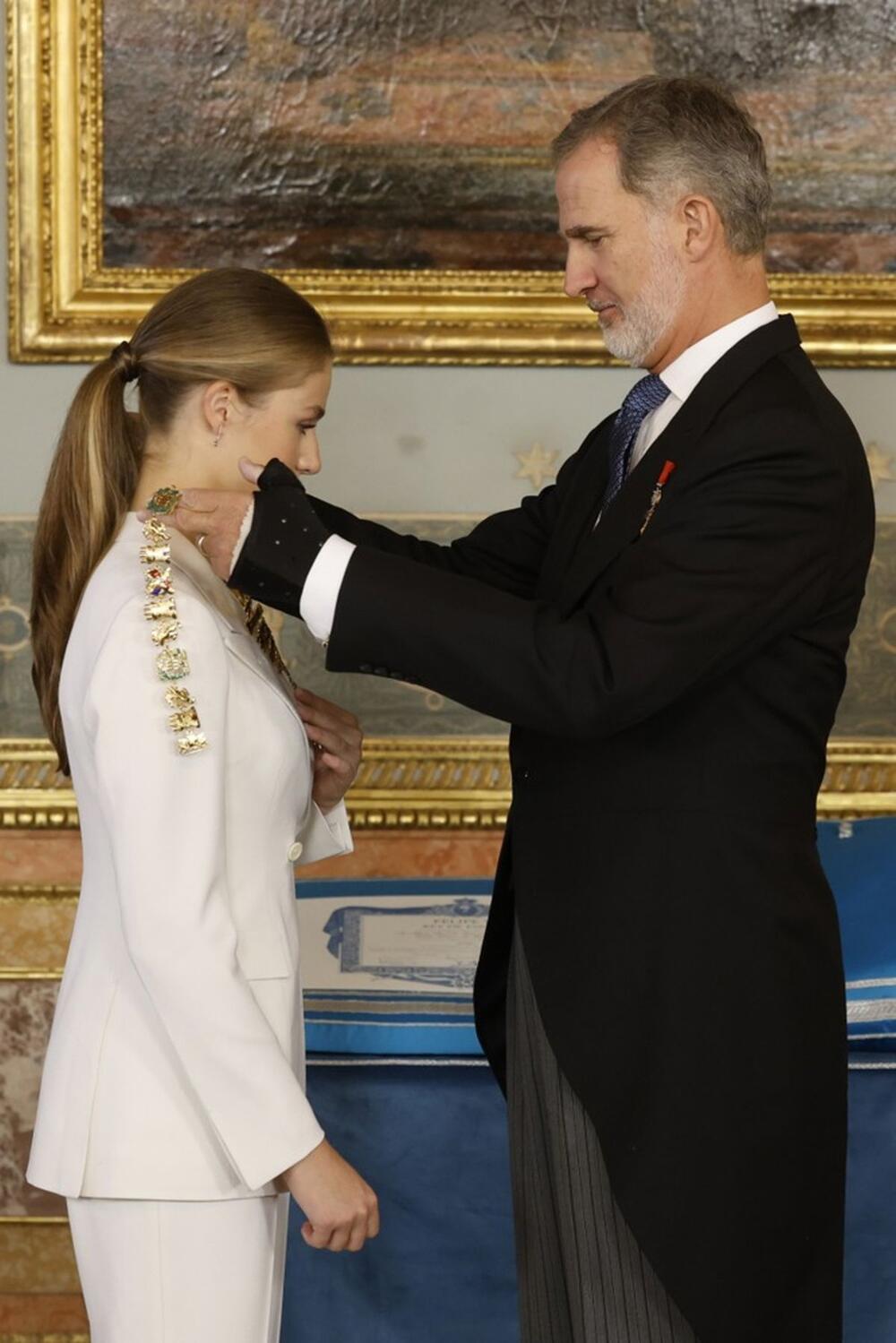 Princeza Leonor nedavno je nosila belo odelo na polaganju zakletve u Parlamentu Španije