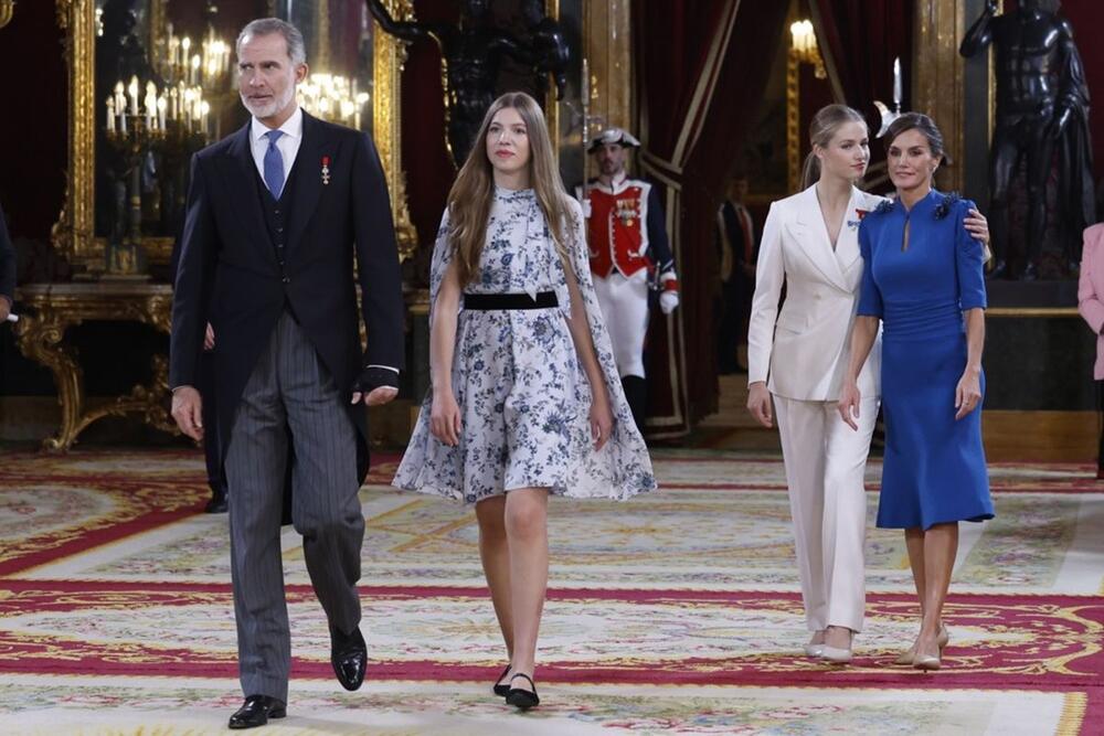 ŠPanska kraljevska porodica u parlamentu, na polaganju zakletve princeze Leonor
