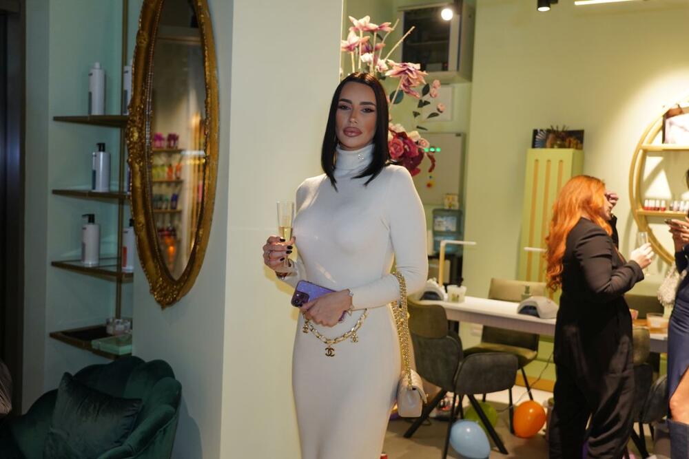 <p>Katarina Grujić pokazala je idealan modni izbor za sezonu jesen/zima.</p>