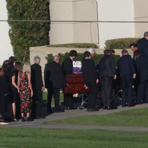 "Prijatelji" skrhani na Čendlerovoj sahrani: Metju Peri ispraćen na večni počinak na privatnoj ceremoniji