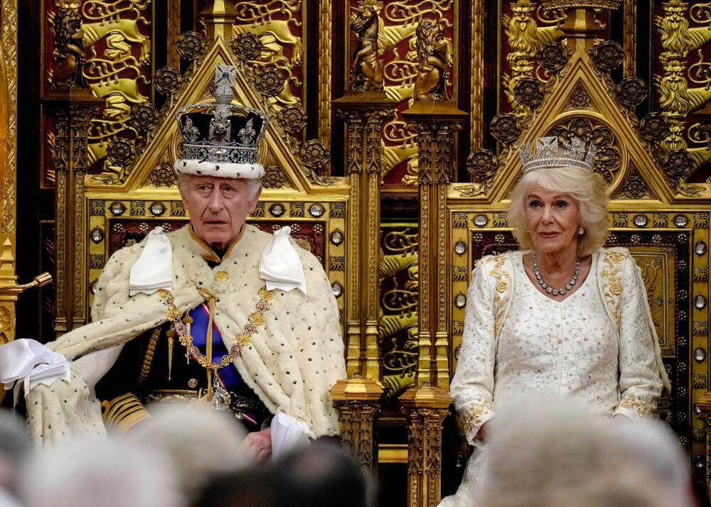 Britanski mediji prenose da su deca princa Harija otpevala rođendansku pesmu kralju Čarlsu 