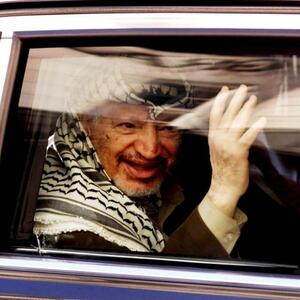 On je imao 61, a ona 27 godina, promenila je veru zbog njega: Žena Jasera Arafata godinama odbija prosce istom rečenicom