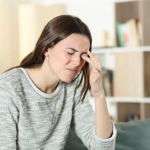 Bolovi u celom telu, umor i glavobolja su samo neki od simptoma: Šta je fibromialgija i kako se leči?