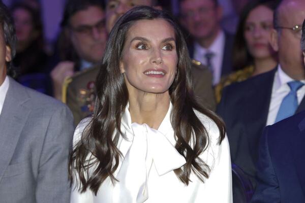 Iskoristila "privilegiju bele", pa učinila modni zaokret: Modno izdanje kraljice Leticije koje "bode oči" Špancima