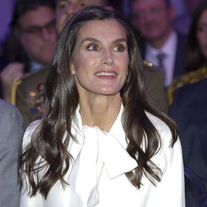 ŠIK IZDANJE koje je opčinilo Španiju: Kraljica Leticija u KOMBINACIJI koja savršeno ističe figuru i briše godine s lica
