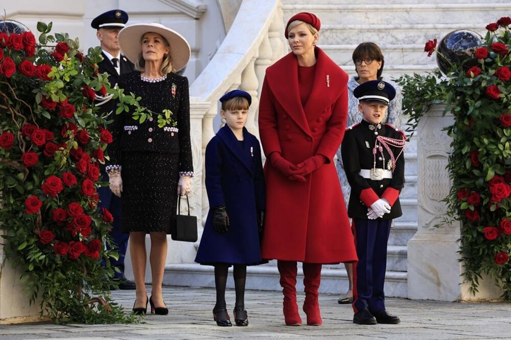 Princeza Šarlin od Monaka nosila je crveno od glave do pete samo dva dana pre Kejt Midlton