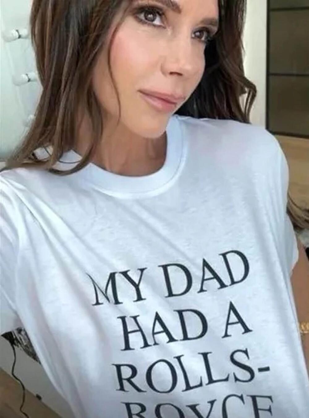 Viktorija Bekam u majici s natpisom 'Moj tata je imao rols rojs'