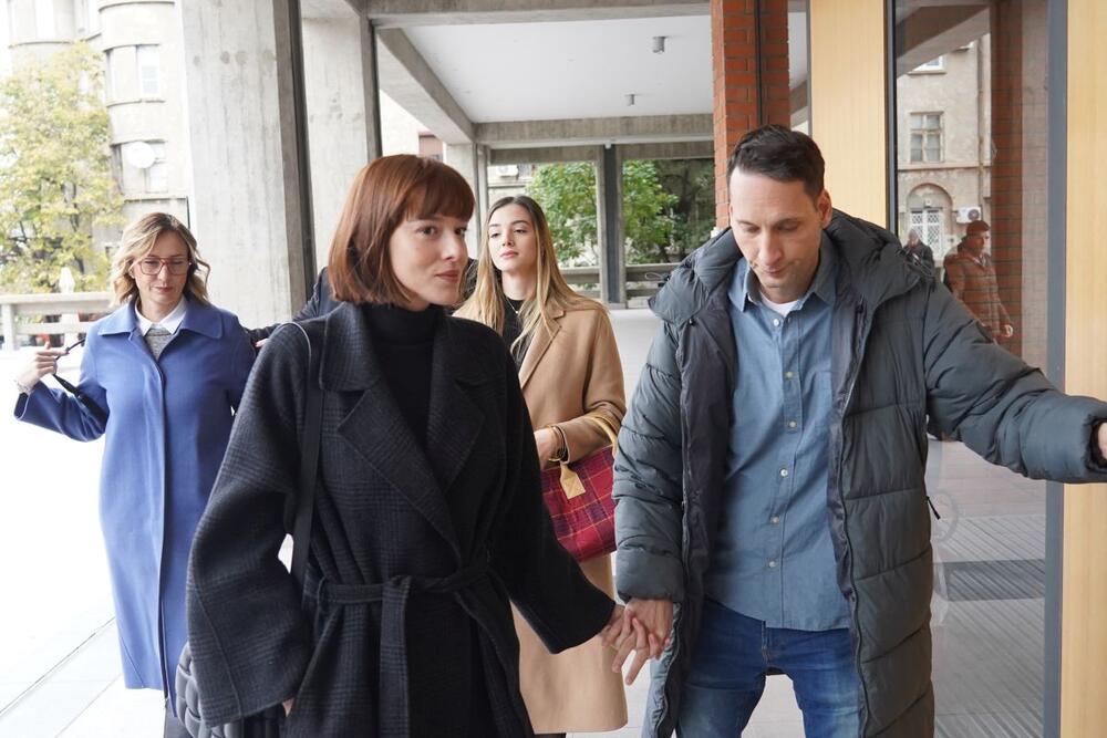 Milena Radulović dolazi u Palatu pravde sa svojim dečkom Ognjenom Jankovićem 