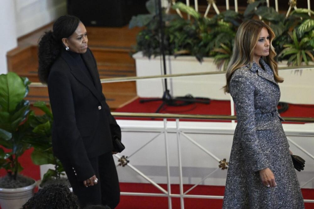 <p>Melanija Tramp jedina od nekadašnjih prvih dama USA nije nosila crno na sahrani Rozalin Karter. </p>
