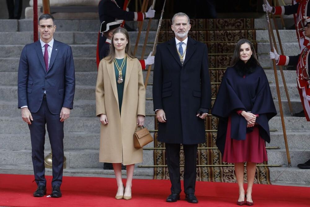 Premijer Španije Pedro Sančez sa španskom kraljevskom porodicom