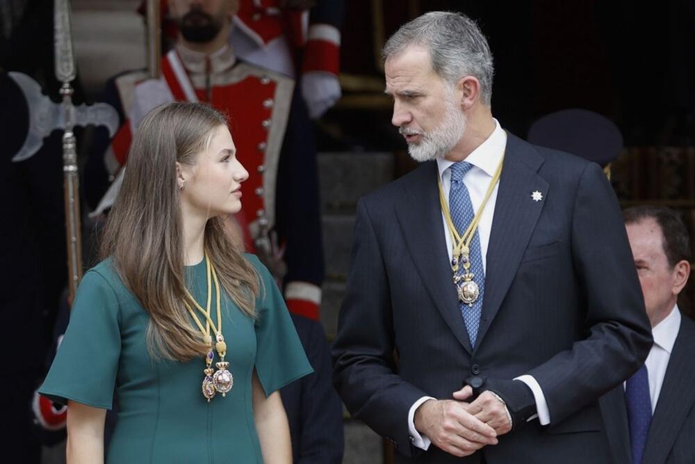 Kralj Felipe VI od Španije z i princeza Leonor od Asturije