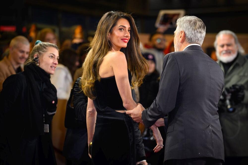 <p>Lepa advokatica Aman Kluni blistala je u večernjem izlasku u Londonu.</p>