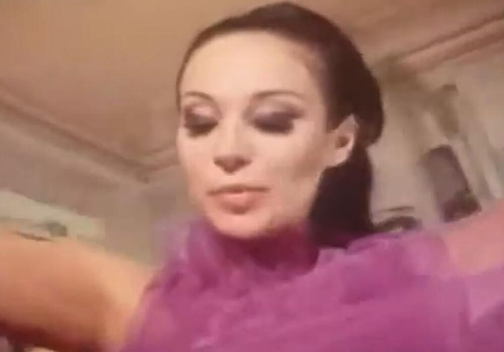 Manekenka Nuša Marović, jedan od prvih jugoslovenskih modela, u filmu "Pusti snovi" (1968)