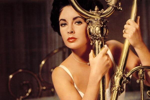 Poslednje reči Liz Tejlor su, kao sve u njenom životu, bile velike: Znala je da umire, podigla čašu i nasmejala prisutne