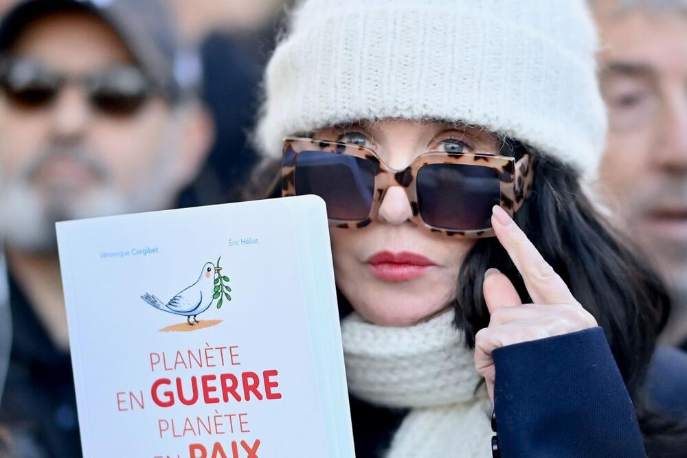 Izabel Ađani na nedavnom skupu u Parizu kojim se pozivalo na mir na Bliskom istokui