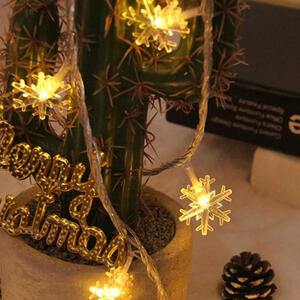 Specijalne sijalice za praznike: Lampice pahuljice i Deda Mrazići kao savršena novogodišnja dekoracija!