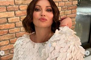 Bezvremenska elegancija i sofisticiranost su glavni aduti: Nina Badrić ima haljinu za koju ne treba da žalite ni dinara