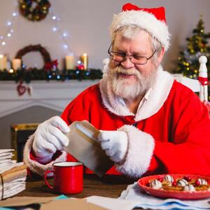 Kako je Sveti Nikola postao Deda Mraz? Od PLEMENITOG ČUVARA VERE do dekice koji leti na sankama i deli deci poklone