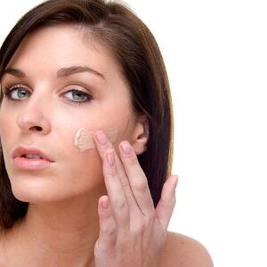 BESPREKORNI TEN: Izaberite puder za lice koji savršeno odgovara vašoj koži!
