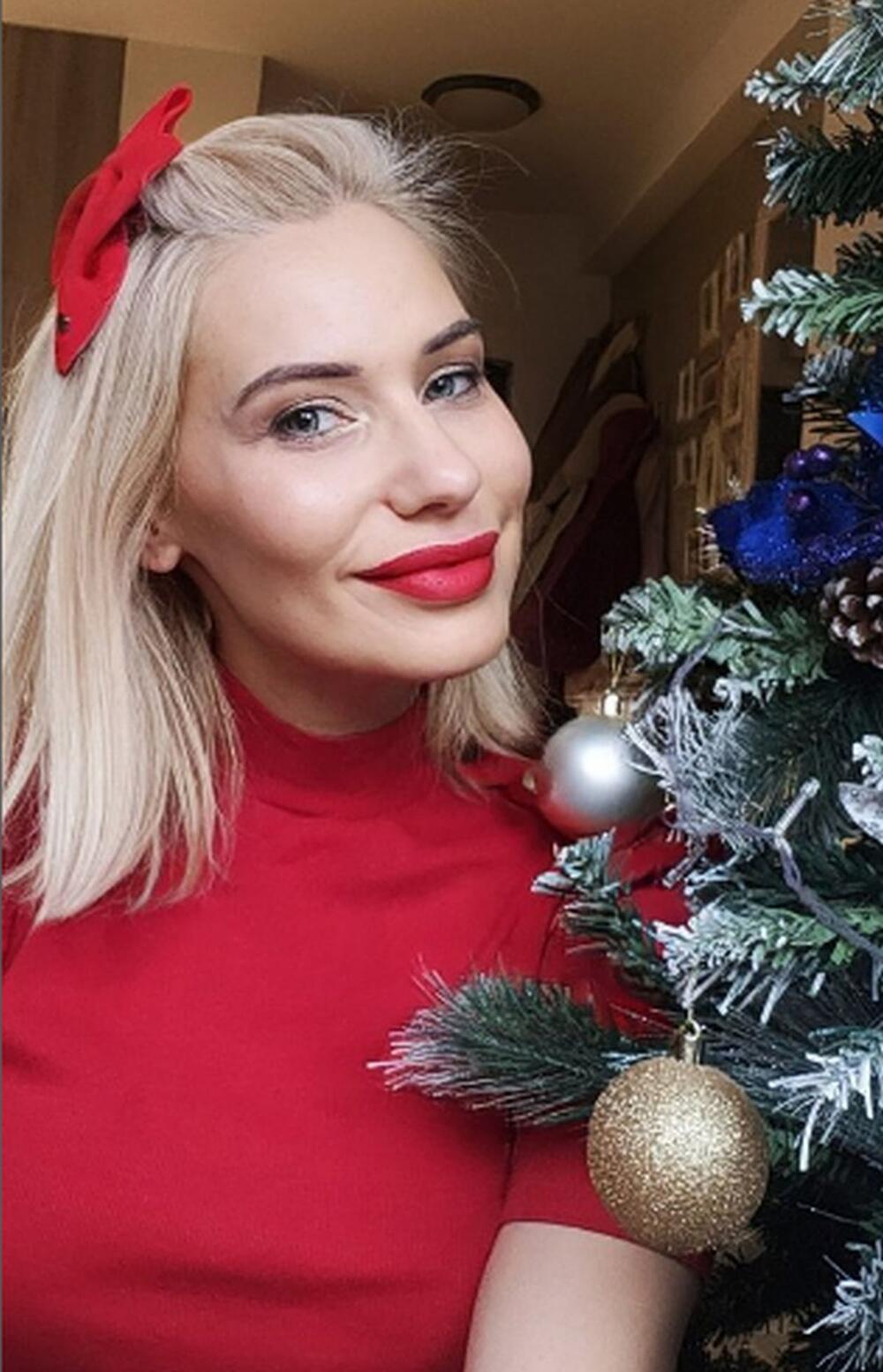 Marija Veljković uživa u sezoni praznika, a dok je njen životni saputnik Rastko Janković 'tim Božić', ona je 'tim Nova godina'