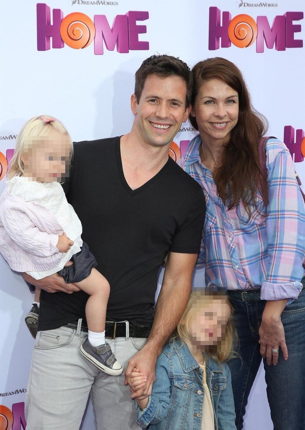 Kristijan Oliver sa suprugom i ćerkicama Maditom i Anik, koje su takođe nastradale s njim