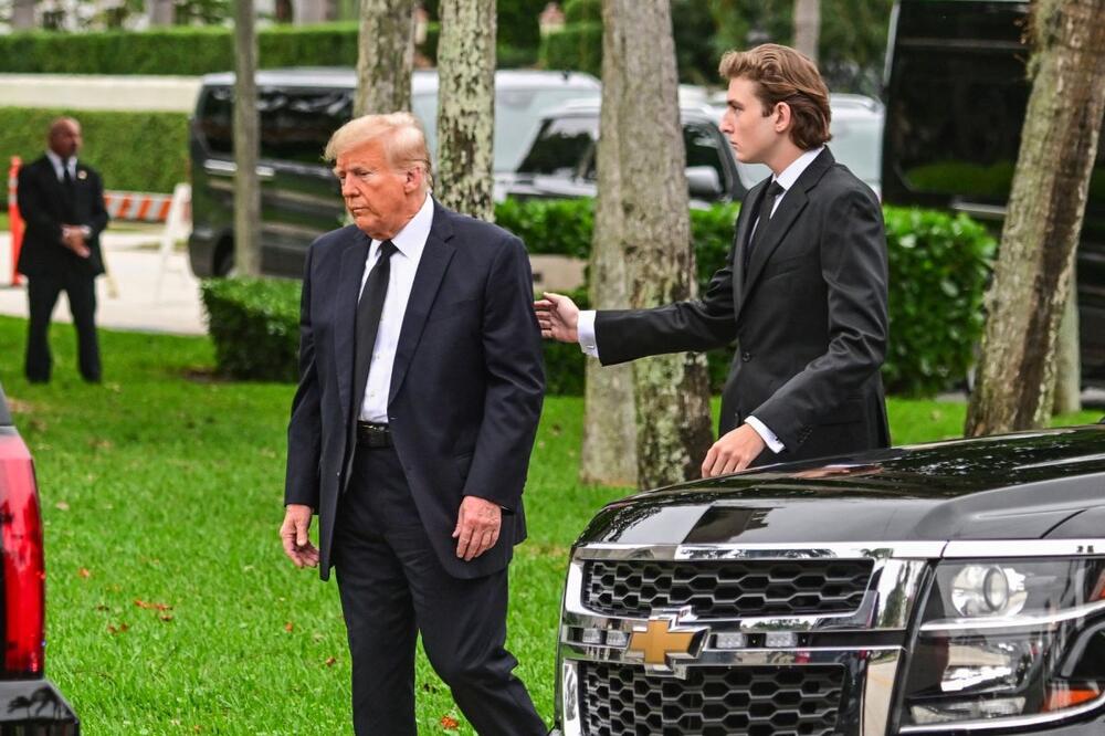 Donald i Baron Tramp sa sahrani Amalije Knavs, majke Melanije Tramp