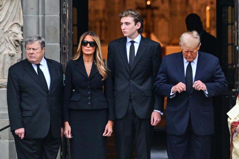 Viktor Knavs, Donald, Melanija i Baron Tramp sa sahrani Amalije Knavs, majke Melanije Tramp