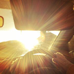 Smeta vam sunce i(li) sumrak dok vozite? Ove naočare rešavaju sve vaše probleme, a koštaju samo 1.049 dinara