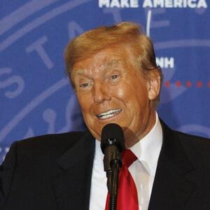 Znate li kako zapravo izgleda Donald Tramp? Kažu da se šminka i obožava solarijum, a bez svega toga je NEPREPOZNATLJIV