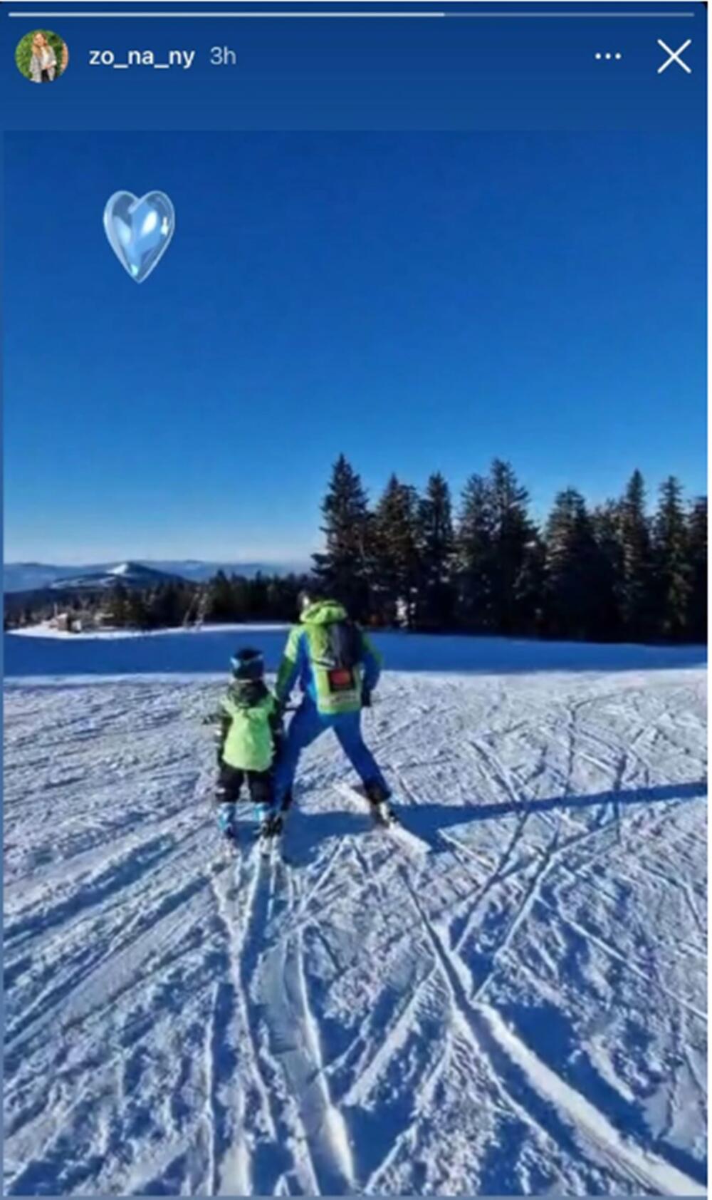 Filip Živojinović uči sina Aleksandra da skija 