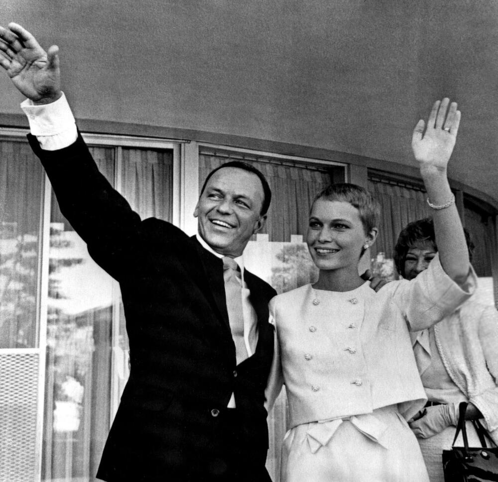 Frenk Sinatra i Mia Farou na svom venčanju 1966.
