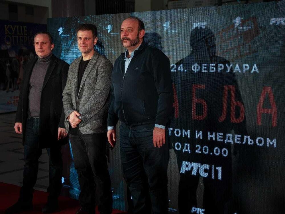 <p>U centru Beograda održava se premijera serije "Sablja", kojoj su prisustvovala najveća imena iz sveta glume.</p>