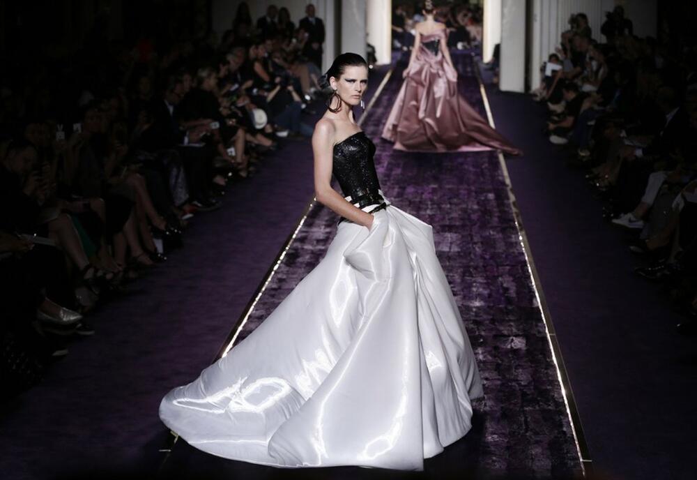 Stela Tenant na Versace reviji visoke mode