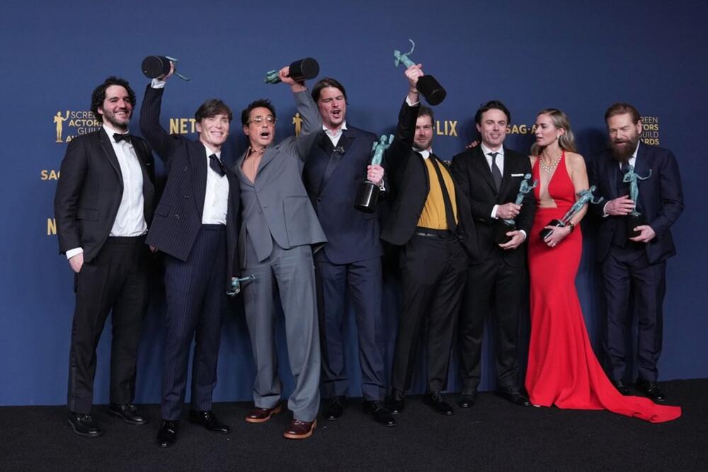 Ekipa iz iflma 'Openhajmer' najbolja je glumačka postava godine, po izboru njihovih kolega, te im je uručena SAG nagrada