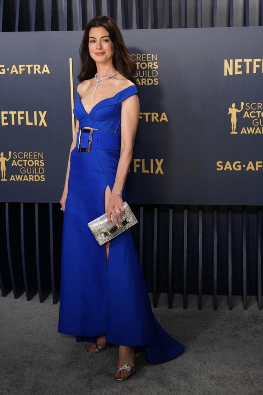 En Hatavej u Versace plavoj haljini na dodeli SAG nagrada