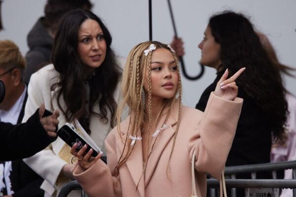 Miluje telo i ide uz baš sve! Jedina suknja koja vam zaista treba 2026. može da se nosi na poslu, u šetnji, na svadbi...