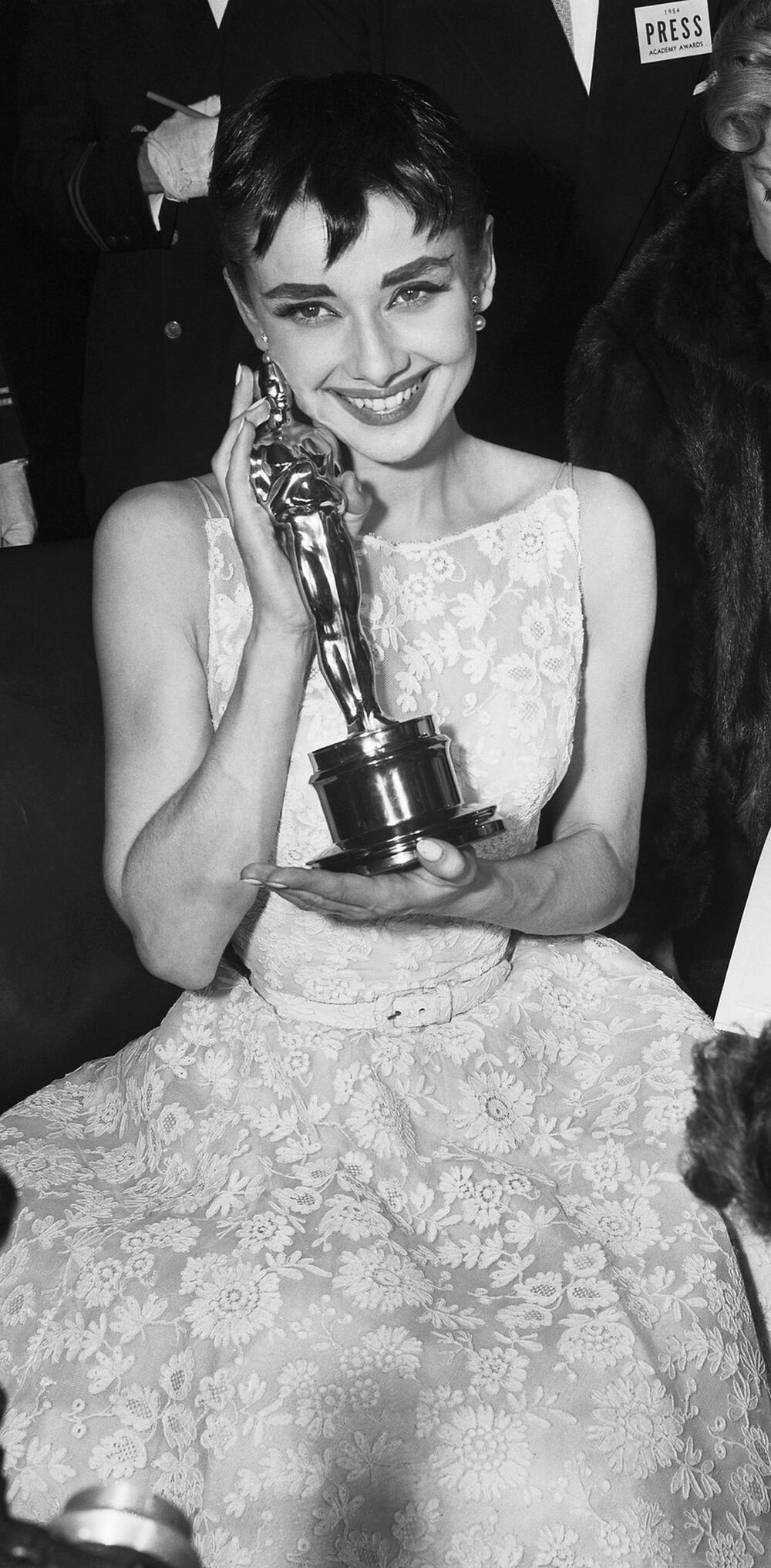 Odri Hepbern na dodeli Oskara 1954. godine
